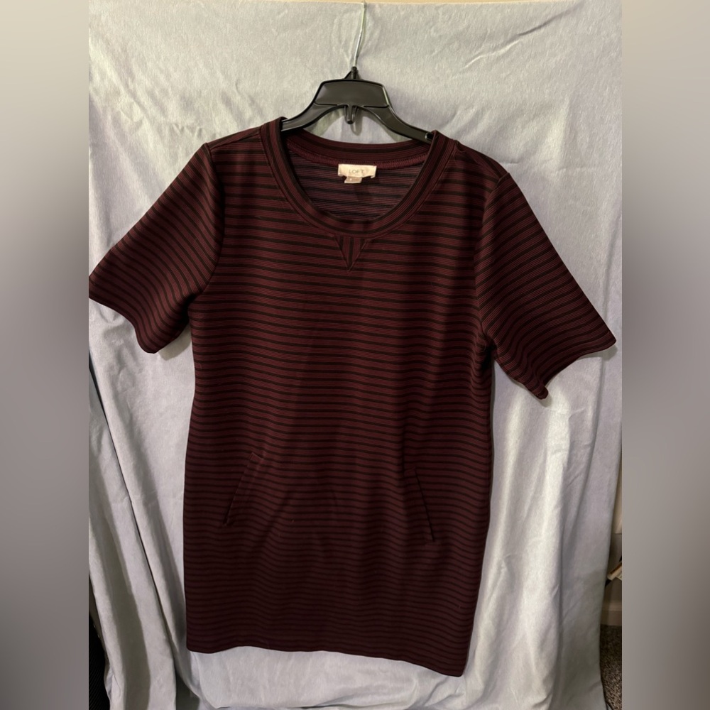 Size lg women’s Loft ripped material, black and burgundy stripes pouch pockets.